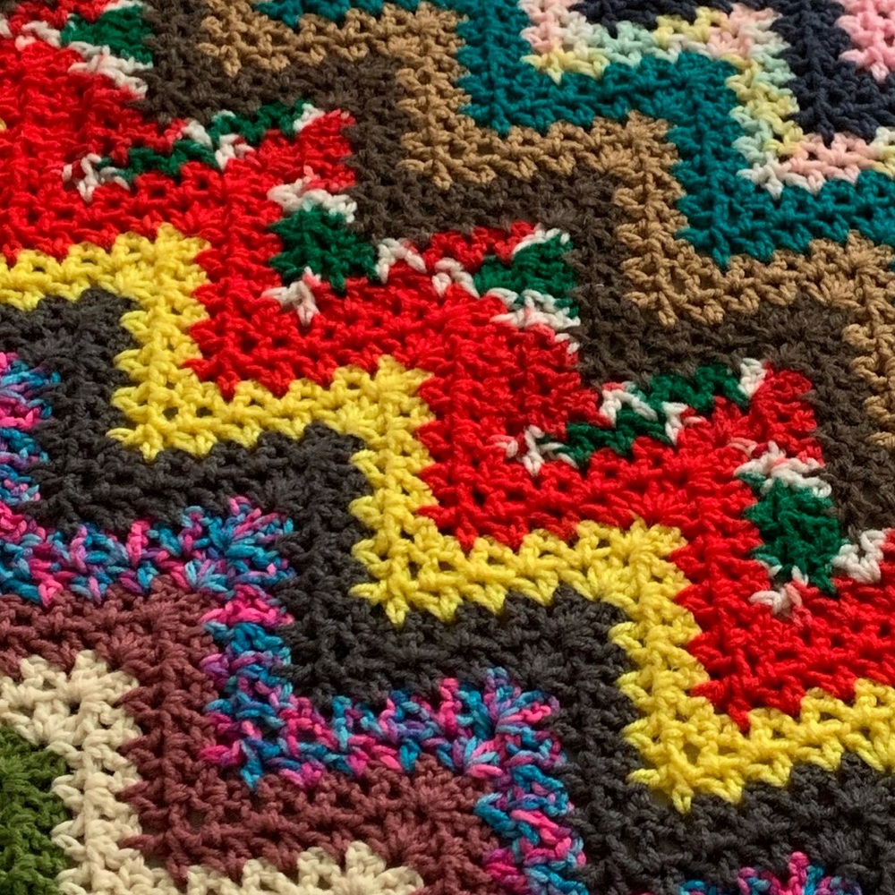 Handmade crochet 70’s style throw blanket - Picture 3 of 3